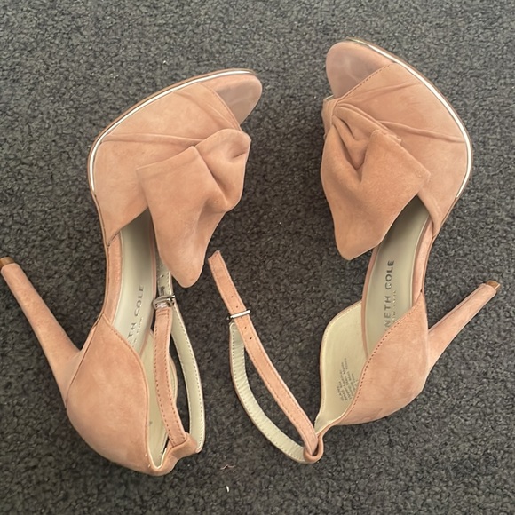 Kenneth Cole blush suede bow heels size 6 - Picture 9 of 11